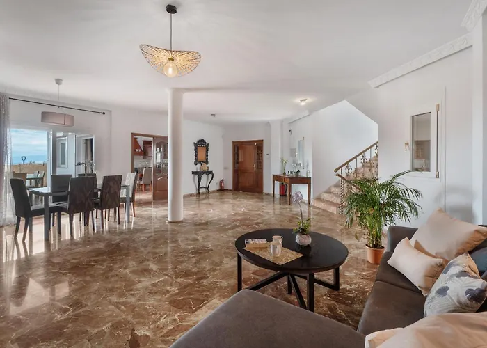 Luxury Vistas Al Mar Адехе