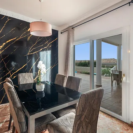 Luxury Vistas Al Mar Villa *